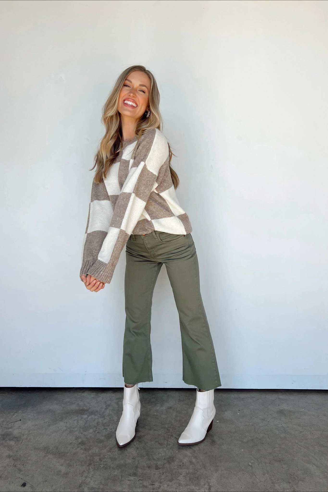 Cadet Cropped Flare Jeans - Image 11