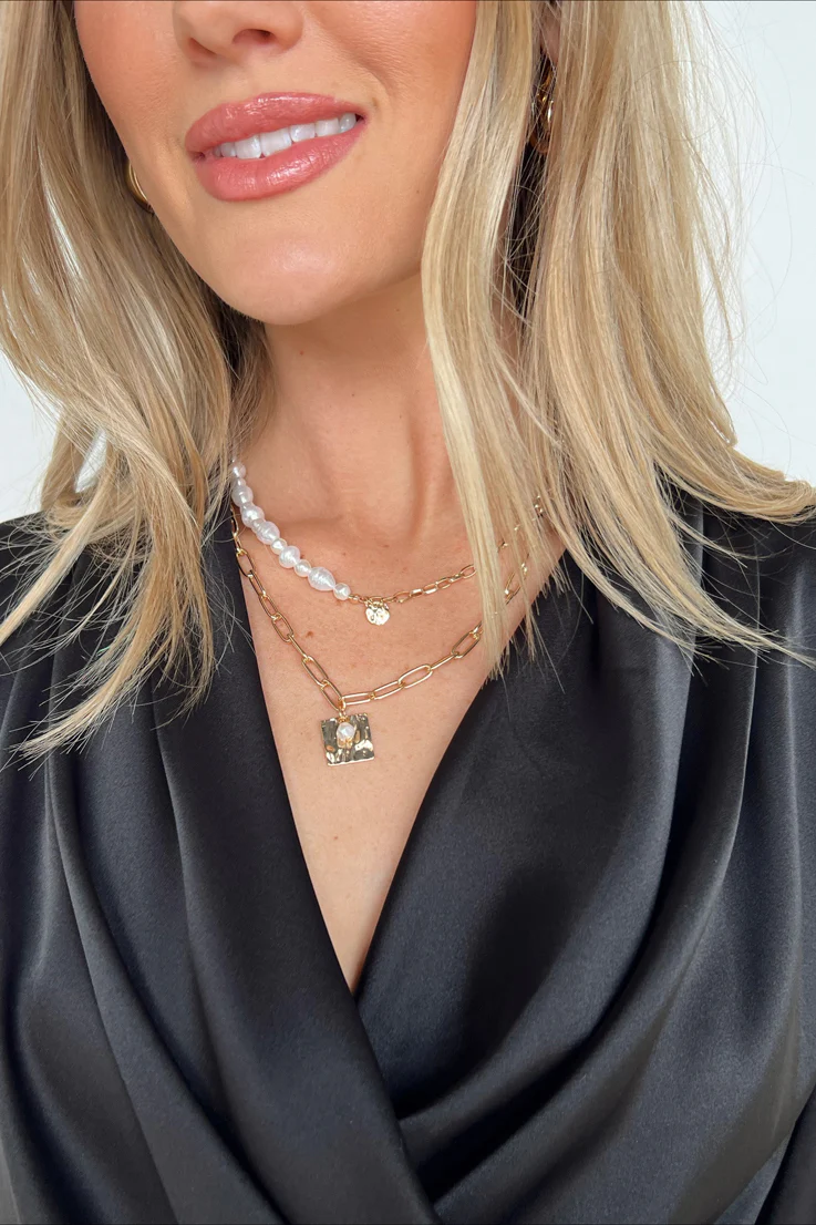 Pearls & Chains Necklace - Image 2