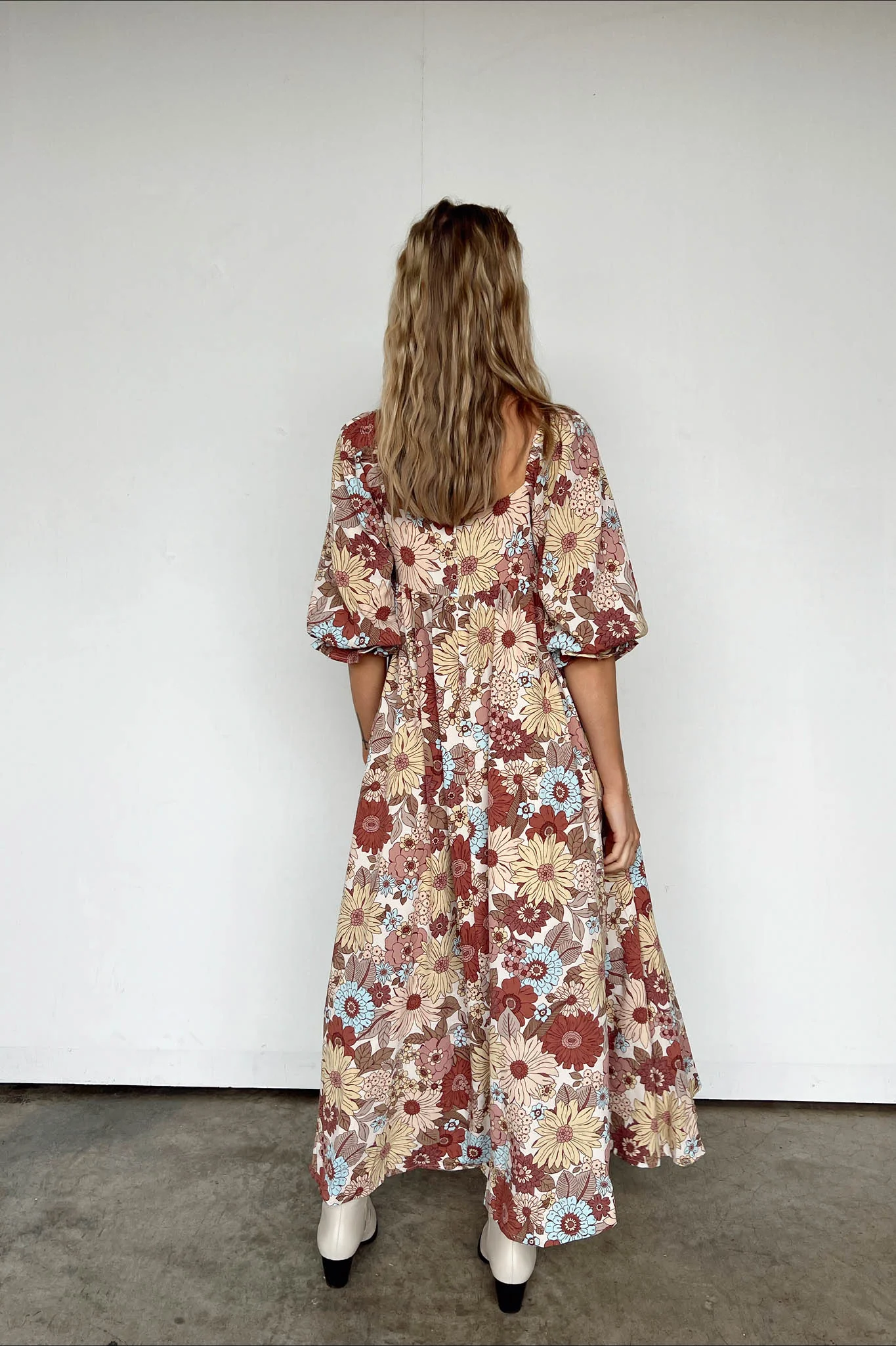 Retro Daisies Maxi Dress - Image 2