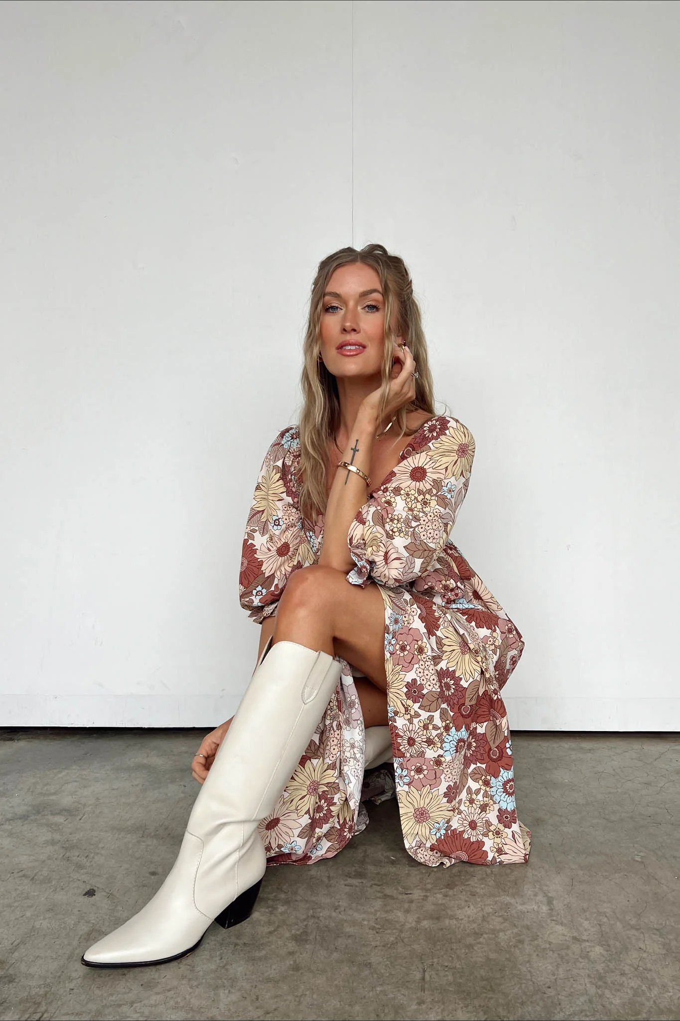 Retro Daisies Maxi Dress - Image 4